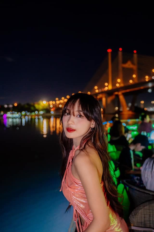 ล่องเรือชมสะพานพระราม 8 ยามค่ำ