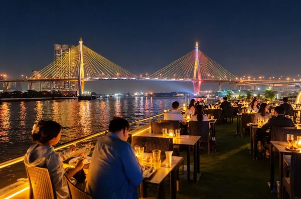 บรรยากาศ Alangka Cruise โซนดาดฟ้า-ริม ชมวิวแม่น้ำเจ้าพระยาตอนกลางคืนพร้อมโต๊ะดินเนอร์สุดโรแมนติก