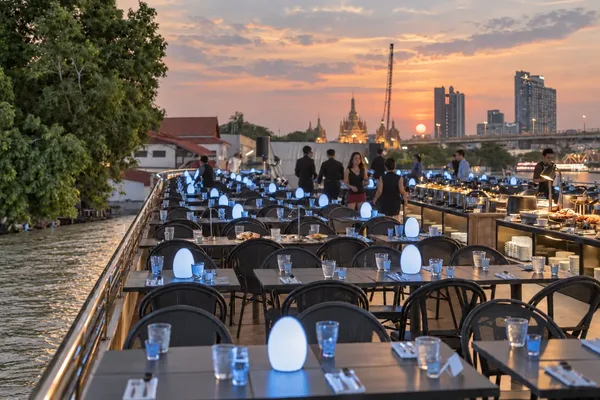 โซนที่นั่งดาดฟ้าริมเรือ Royal Princess Cruise รอบ Sunset พร้อมไลน์บุฟเฟต์และวิวพระอาทิตย์ตกริมเจ้าพระยา