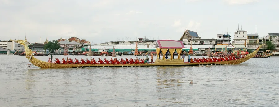 เรือพระที่นั่งสุพรรณหงส์ระหว่างการซ้อมเมื่อ 29 ตุลาคม 2550