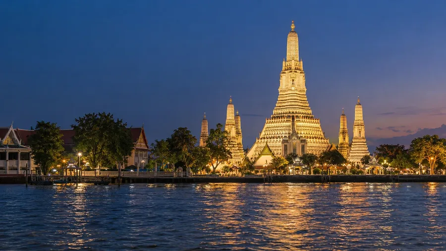ภาพจำลองวัดอรุณและแสงไฟริมแม่น้ำเจ้าพระยาช่วงค่ำ